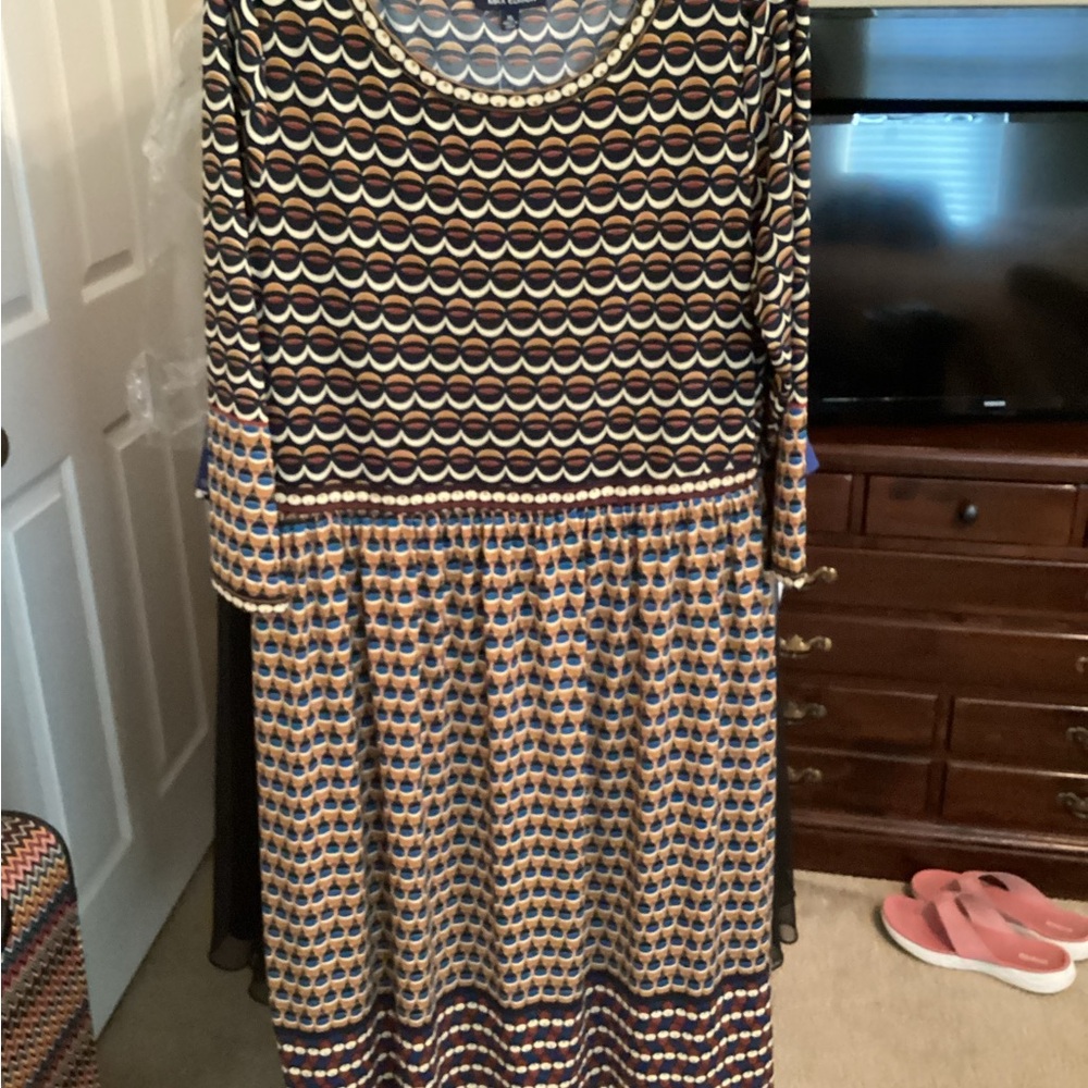 Max Edition Black and White Long Sleeve dress.